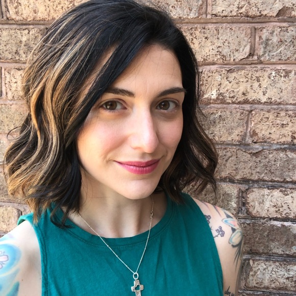 Meet your Posher, Holli - Picture 1 of 1